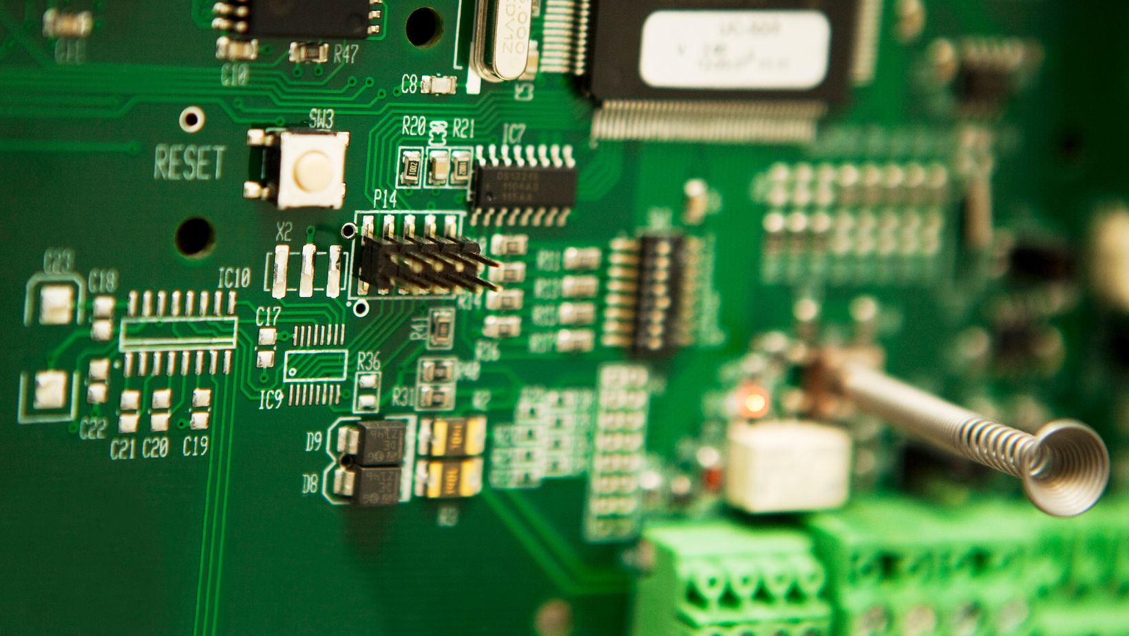 What Is the Difference Between Single-Sided and Multi-Layer PCBs?