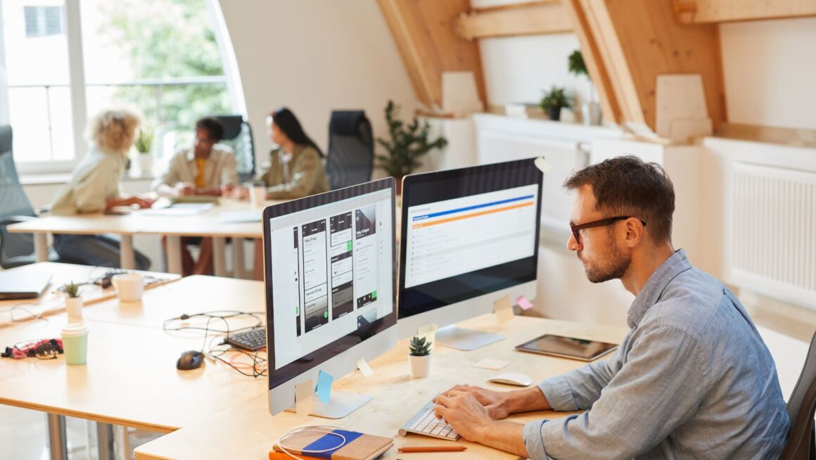 10 Ways Businesses Can Improve Compliance with Smart Software