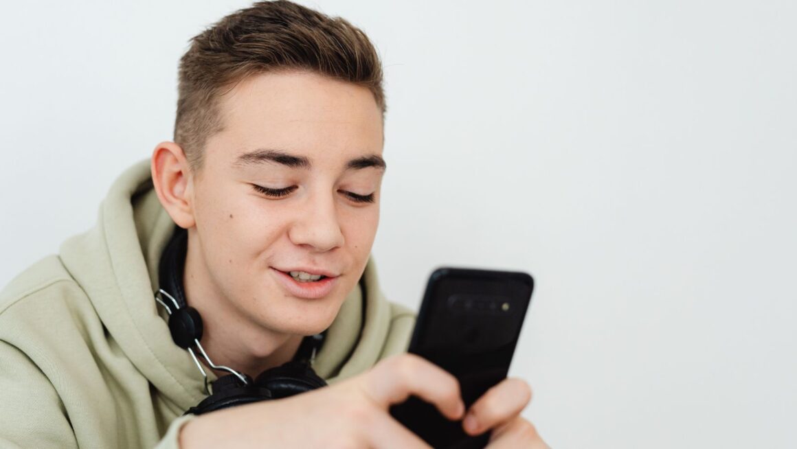 10 Mobile App Performance Wins in 2026: A Practical Checklist for Faster Launch Times, Lower Battery Drain and Better App Store Ratings