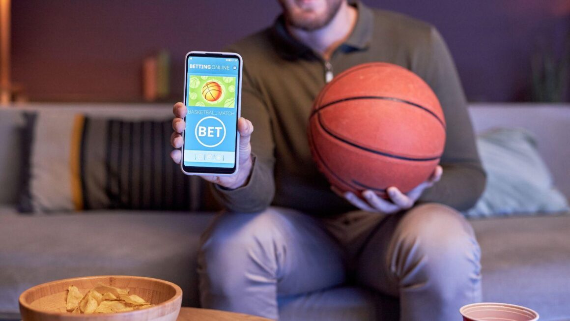 Beyond the Spread: How the Sacramento Kings’ Sabonis–Fox Pick-and-Roll Is
Helping Fans Make Smarter Player Prop Bets